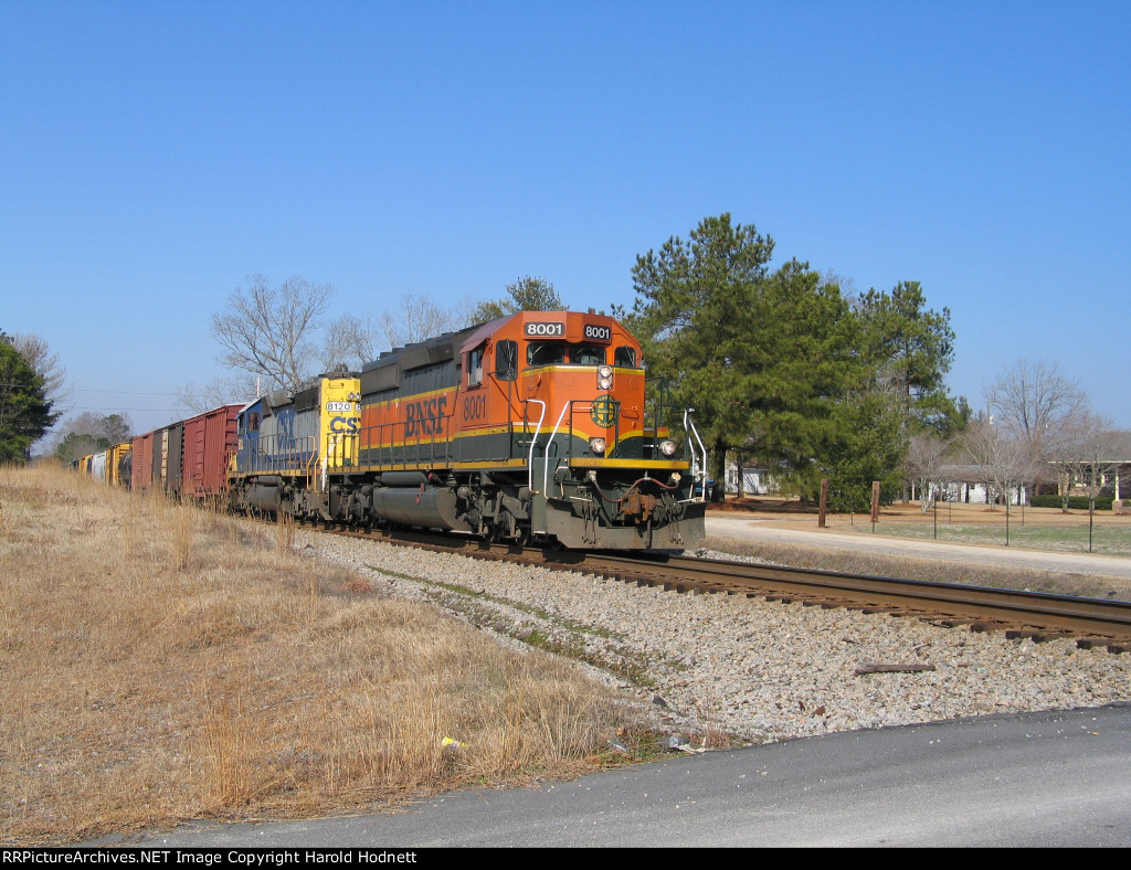 BNSF 8001 leads an eastbound train 